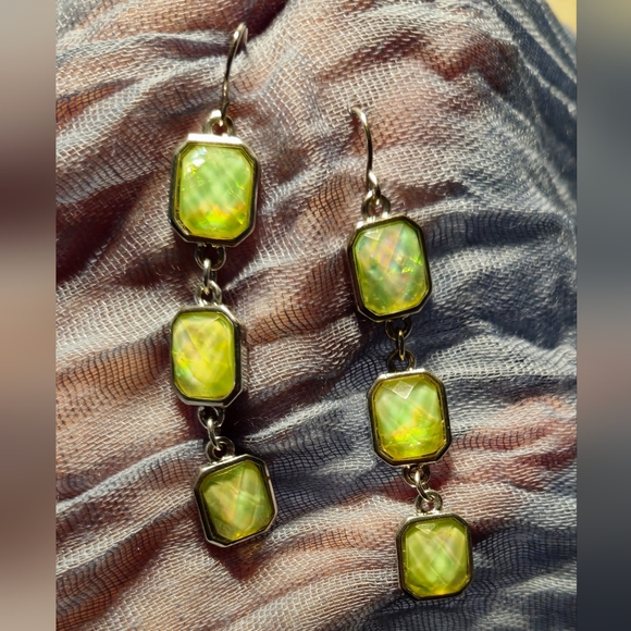 Funky Citron/Green Apple Shimmer Stone Dangle Fashion Earrings - Picture 2 of 4
